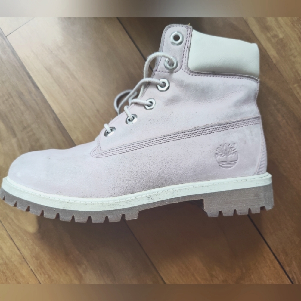Lavender pink Timberland boots size 4.5 youth (European woman size 37, US 6-6.5)